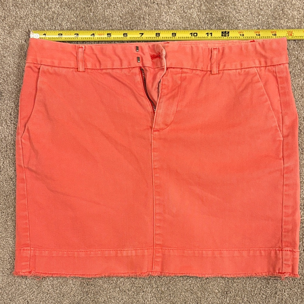 GAP Twill Mini Skirt in Vibrant Coral. Size 0.